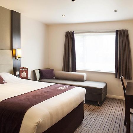 Premier Inn Chester Central - North Екстериор снимка