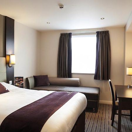 Premier Inn Chester Central - North Екстериор снимка