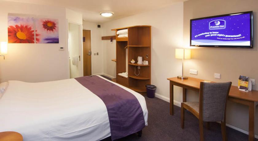 Premier Inn Chester Central - North Екстериор снимка