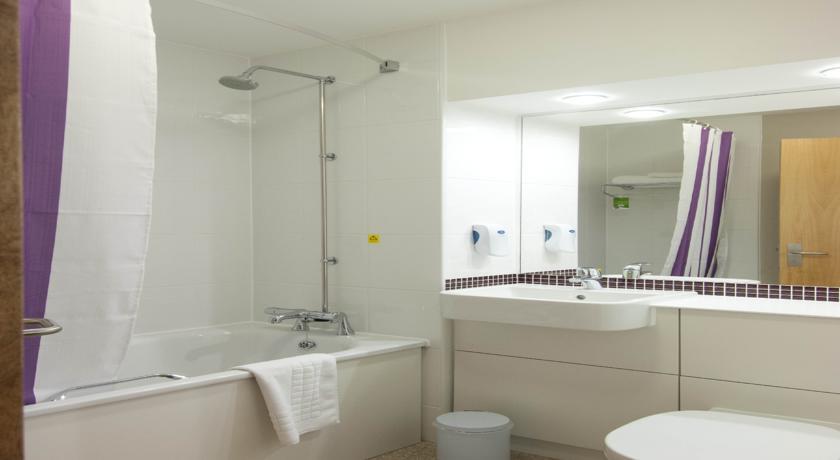 Premier Inn Chester Central - North Екстериор снимка