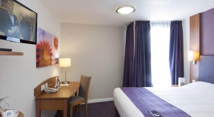 Premier Inn Chester Central - North Стая снимка
