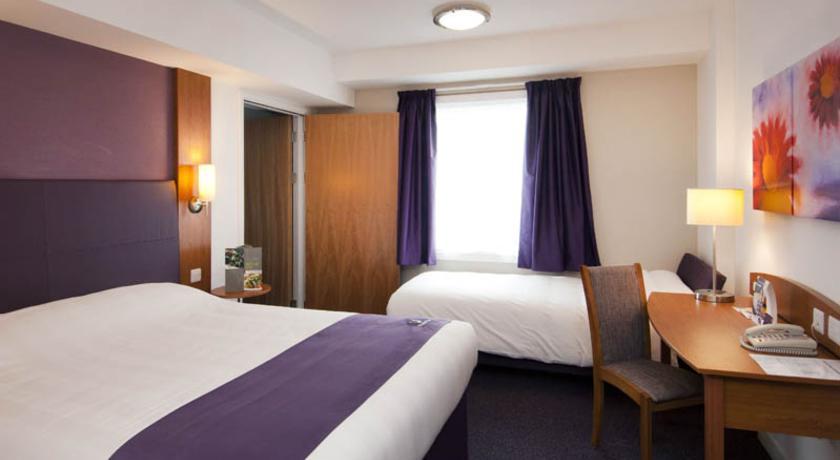 Premier Inn Chester Central - North Стая снимка