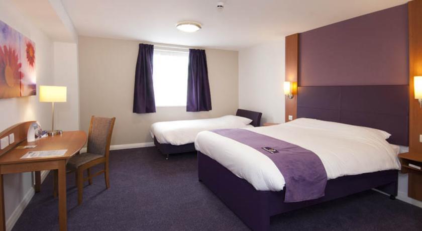Premier Inn Chester Central - North Стая снимка