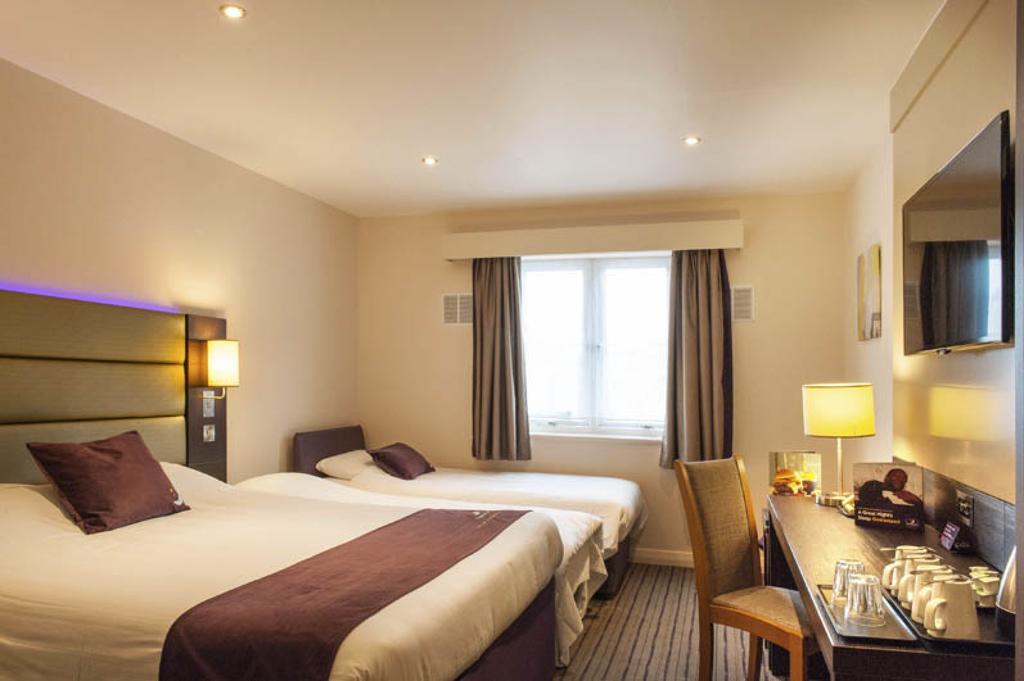 Premier Inn Chester Central - North Екстериор снимка