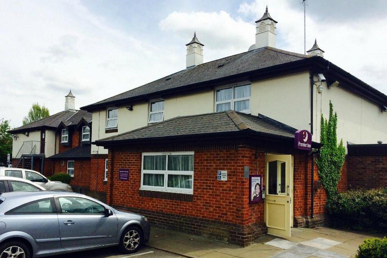 Premier Inn Chester Central - North Екстериор снимка